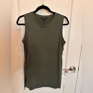 Sleeveless tunic